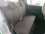 リヤシートも綺麗です!足元も広々としています!
