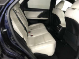 ゆとりある広々とした車内空間は、ドライブを始め買い物やレジャーなど、幅広く活躍します。一人でもみんなとでもお出かけを楽しみましょう!