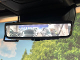 【デジタルインナーミラー】後席の大きな荷物や同乗者で後方が確認しづらい時でも安心!カメラが撮影した車両後方の映像をルームミラー内に表示。クリアな視界で状況の確認が可能です!