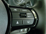 ハンドル右側にはクルーズコントロールのスイッチが装備され運転中の操作も安心して行えます!