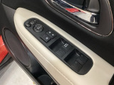 パワーウインドウは運転席でドア4枚とも上下の操作ができるようになっています。子供さんが勝手に操作できないようにロックすることも可能です。