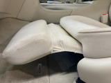 【オットマン】足を延ばしてリラックスしたいときに便利なオットマン!ロングドライブや仮眠の際にもゆったり快適にお過ごしいただけます♪