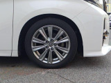 当社理想の中古車は値段の割に良質な物件です。金額が安くて当然な修復歴有の車や走行の多い車・金額は安いけれど諸費用が当社の数倍以上するお店が存在しますが当社は支払い総額で良質な物件を追求します。