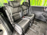 後部座席も気になるようなキズ・汚れやへたり等、大きなダメージはなく、良好な状態です。