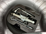 スペアタイヤ、ジャッキ装備