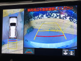 【パノラミックビューモニター】専用のカメラにより、上から見下ろしたような視点で360度クルマの周囲を確認することができます☆死角部分も確認しやすく、狭い場所での切り返しや駐車もスムーズに行えます。