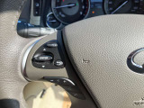 ステアリングスイッチ付きのハンドル!運転に支障をきたすことなくナビ操作が可能です!!