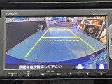 車庫入れ時に安心のバックカメラがついています。