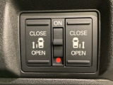 リアドアは乗り降りに便利な両側電動スライドドアです。また運転席に座っていながらスイッチ操作で自在にスライドドアを開け閉めできます。