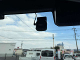 現在の車社会に必須なドライブレコーダーは装着済みです。
