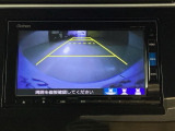 バックをするとき自動でリアの様子が映る『リアカメラ』付き! 画面で確認しながらバックが出来るので駐車の時も安心です。