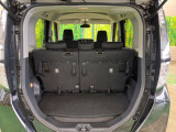 普段のお買い物や通勤、送迎等に十分な荷室スペースを確保しております。セカンドシートを倒すと、大きな荷物の積載も可能です♪