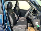 運転席まわりです。実際に座ってみて、乗り心地を体験してみてください。