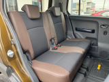 後部座席も気になるようなキズ・汚れやへたり等、大きなダメージはなく、良好な状態です。