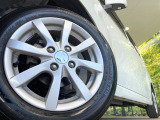 【純正14インチアルミホイール】外観にマッチした純正アルミホイールを装着しております。各種社外アルミホイールや、スタッドレスタイヤも取扱いしております。是非ご相談ください♪
