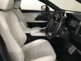 高いホールド性で運転姿勢が安定します。長距離ドライブでも疲れにくいのが魅力です。快適なドライビングライフをお送りください♪