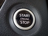 【プッシュスタート】キーが車内にあれば、エンジンの始動・停止はブレーキを踏んでスイッチを押すだけ!キーを取り出す手間を省き、ワンプッシュで操作するので簡単でスムーズ!