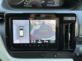 【全方位モニター】クルマを真上から見下ろした視点で駐車をサポートします!死角からの障害物にいち早く気が付くことができます。