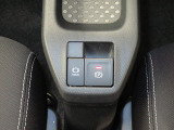 電動パーキングブレーキ&オートブレーキホールド機能付。「HOLD」スイッチを押しシステムONの状態にしておくことで信号待ちでブレーキを踏んで停車時ブレーキペダルから足を離してもブレーキを保持。楽です。