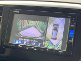 【マルチビューカメラシステム】専用のカメラにより、上から見下ろしたような視点で360度クルマの周囲を確認することができます☆死角部分も確認しやすく、狭い場所での切り返しや駐車もスムーズに行えます。