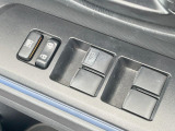 【電動格納ミラー】サイドミラーは電動格納式となっており、狭い駐車場でもキズがつくリスクを抑えられます。