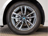 【BMWアロイホイル】軽量かつ強度に拘ったアロイホイル。走行性能ポテンシャルを引き出す設計。車の足元を引き締めてくれる大きなポイントはアロイホイルです。