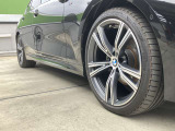 BMW純正アルミホイールです。納車時にはアルミホイールコーティングも承っております!是非ご検討下さいませ。