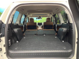 後席を格納すると、これだけの広さが!シーンに合わせたシートアレンジで、大きな荷物も積むことが出来ます♪