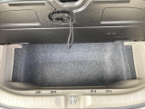 ラゲッジスペース床下にも収納スペースがあります。