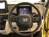 運転にかかわる様々な操作を安全に行えるように視点移動が少なく操作性に配慮されたスイッチ類が凝縮されたコクピットです。