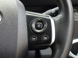 ステアリングスイッチ付き。前方から目を離すことなく操作することが可能です。