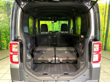 普段のお買い物や通勤、送迎等に十分な荷室スペースを確保しております。セカンドシートを倒すと、大きな荷物の積載も可能です♪
