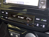 オートエアコン付きなので一度、気温を設定すれば自動的に過ごし易い温度に調整してくれますよ。 車内をいつでも快適空間にしてくれます。