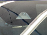 【インテリジェントエマージェンシーブレーキ】フロントカメラで前方の車両や歩行者を検知。衝突しそうな時は衝突被害軽減ブレーキが作動、衝突回避をサポート。より安全にドライブをお楽しみいただけます。