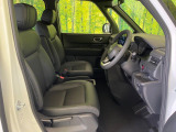 運転席シート廻りは使用感も少なく、良好な状態となっています。前オーナー様が丁寧に使っていたことがよくわかりますね。