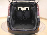 ラゲッジスペース!ワンタッチで折りたためるサードシート!