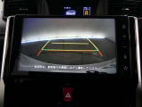 バックガイドモニターで、後方を確認しながら安心して駐車することができます。運転初心者も熟練者も必須の機能ですよ!