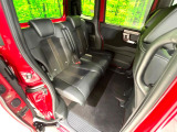 後部座席も気になるようなキズ・汚れやへたり等、大きなダメージはなく、良好な状態です。