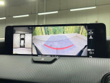 【全周囲カメラ】専用のカメラにより、上から見下ろしたような視点で360度クルマの周囲を確認することができます☆死角部分も確認しやすく、狭い場所での切り返しや駐車もスムーズに行えます。
