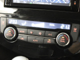 フルオートエアコンが装備されています!お好みの温度設定をするだけでエアコンの風量やモードの切り替えを自動でコントロールしてくれます!ユーザーの操作が少なく燃費走行にもつながります!