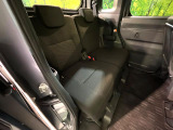 後部座席も気になるようなキズ・汚れやへたり等、大きなダメージはなく、良好な状態です。