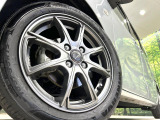 【15インチアルミホイール】外観にマッチしたアルミホイールを装着しております。各種アルミホイールや、スタッドレスタイヤも取扱いしております。是非ご相談ください♪
