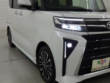 明るいライトが夜道を明るく照らしてくれます。 運転する上で、道路状況をいかに早く認識できるか重要なポイントです。 白色光が暗い道も明るく照らしてくれますよ。