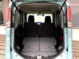 後席を格納すると、これだけの広さが!シーンに合わせたシートアレンジで、大きな荷物も積むことが出来ます♪