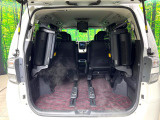 普段のお買い物や通勤、送迎等に十分な荷室スペースを確保しております。セカンドシートを倒すと、大きな荷物の積載も可能です♪