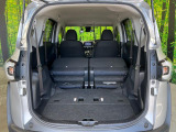 後席を格納すると、これだけの広さが!シーンに合わせたシートアレンジで、大きな荷物も積むことが出来ます♪
