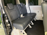後部座席も気になるようなキズ・汚れやへたり等、大きなダメージはなく、良好な状態です。