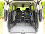 普段のお買い物や通勤、送迎等に十分な荷室スペースを確保しております。セカンドシートを倒すと、大きな荷物の積載も可能です♪
