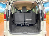 普段のお買い物や通勤、送迎等に十分な荷室スペースを確保しております。セカンドシートを倒すと、大きな荷物の積載も可能です♪