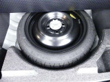 【応急用タイヤ】応急用タイヤが付属します。こちらもしっかりと点検してお渡しいたします。